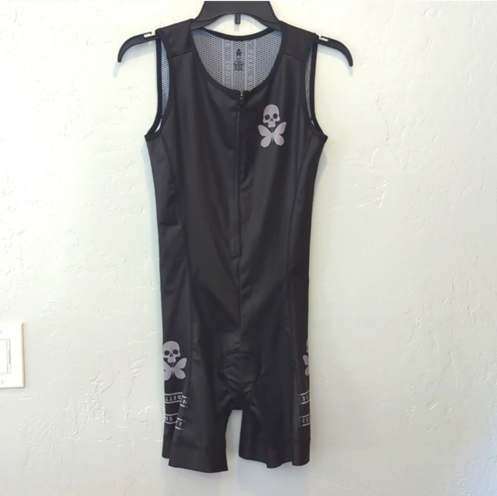 BETTY DESIGN ONYX NLACK LIFHTWEIGHT CYCLING SUIT